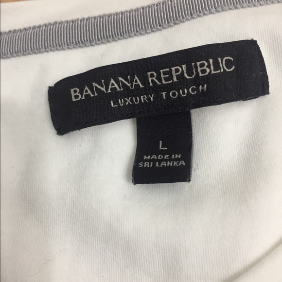 Banana republic white V neck - Picture 3 of 3